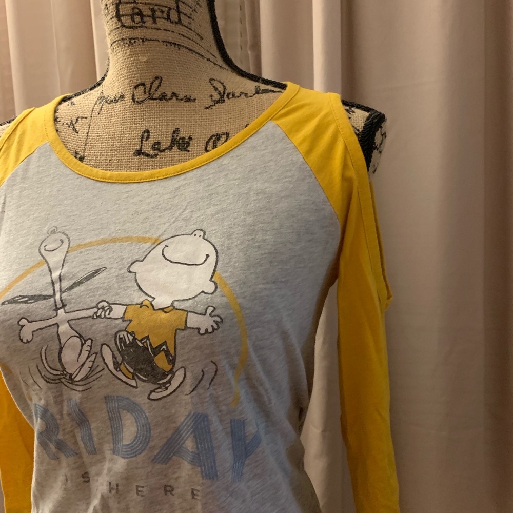 Peanuts vintage tee with open shoulder in size M